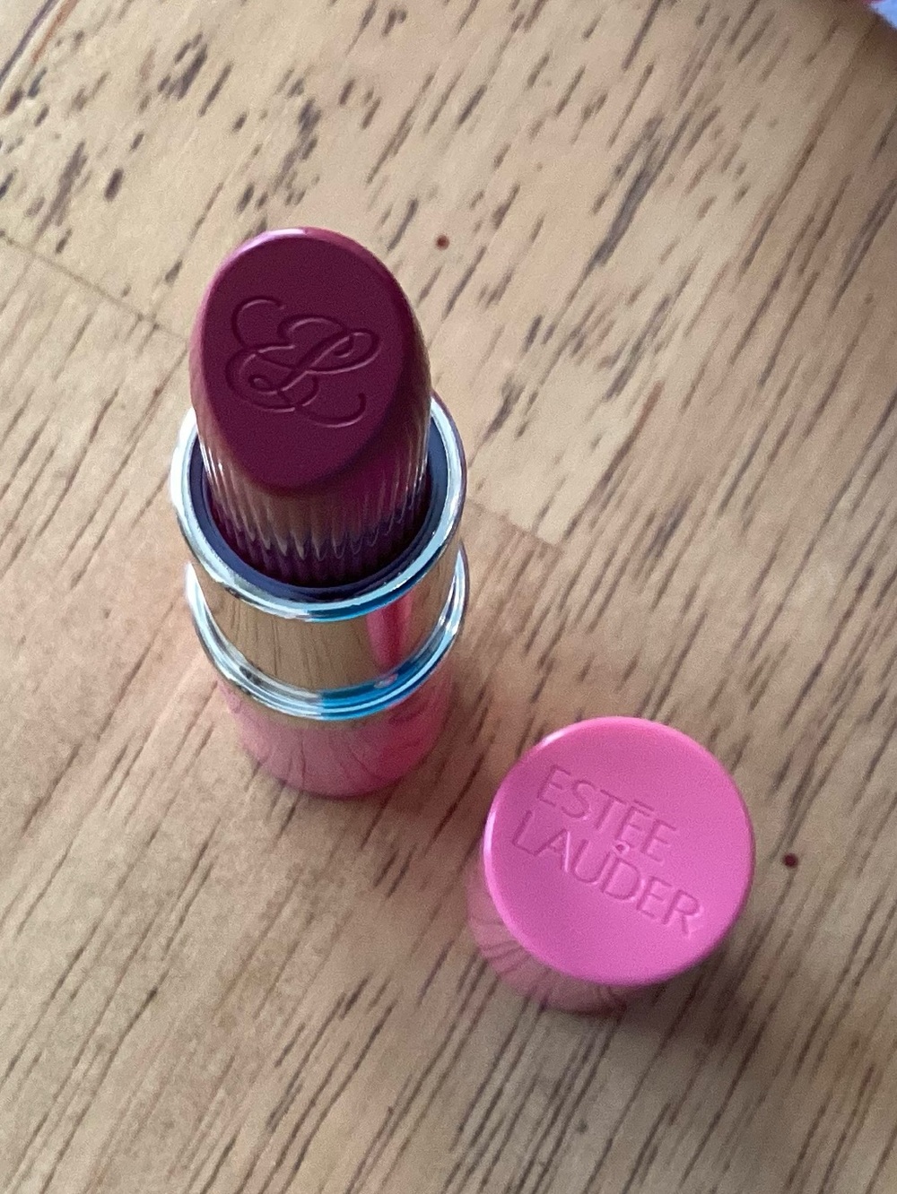 Estée Lauder Lipstick Full Size REBELLIOUS ROSE plus Makeup bag - Picture 4 of 4
